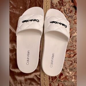 Calvin Klein slipper color:white preowned worn just one time.size 7m